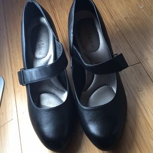 Kelly and Katie black maryjane with heel size 7.5